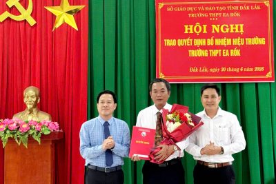 Trường THPT Ea Rốk tổ chức Hội nghị công bố và trao Quyết định bổ nhiệm Hiệu trưởng